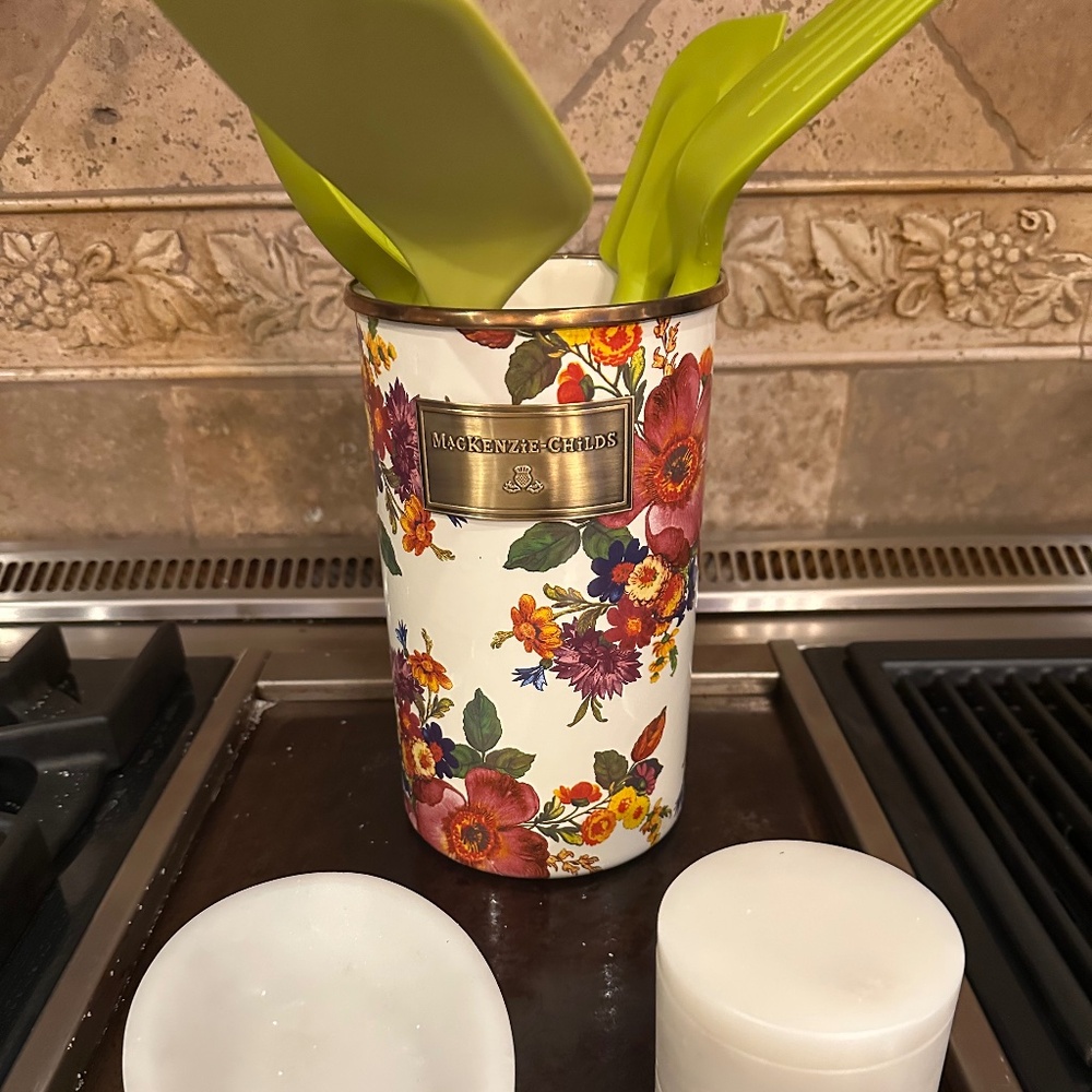 White Flower Market Utensil Holder With 4 Utensils